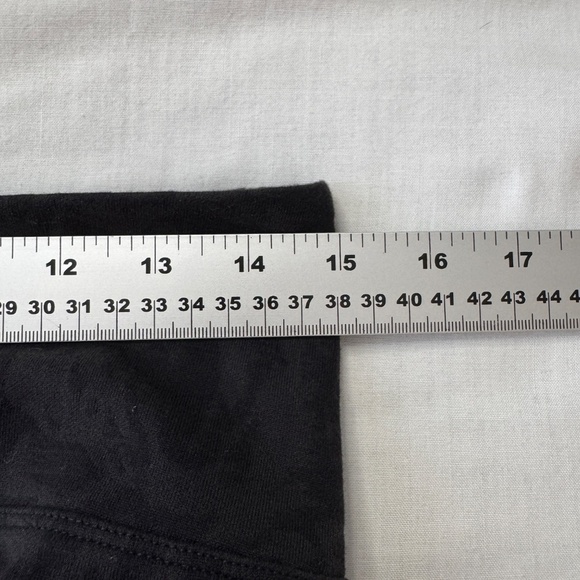 Tuff Athletics Women's Yoga Capri Leggings Patterned Black Athletic Pants Medium - Picture 8 of 12